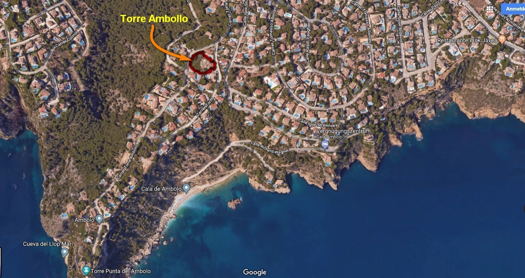 Satelliet-luchtfoto die de exacte locatie van de percelen in het Ambolo-gebied aangeeft, met de nabijheid van de ruige kustlijn en Cala de Ambolo in Jávea.