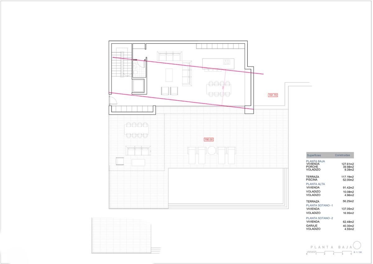 Technische plattegrond van de begane grond met open woonruimte, eilandkeuken, groot terras met zwembad van 52m2, lift en trappenhuis.