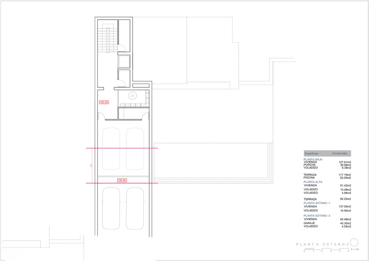 Technische plattegrond van kelderverdieping -2 met de ruime garage voor vier auto's, het trappenhuis en de lifttoegang van de moderne villa.