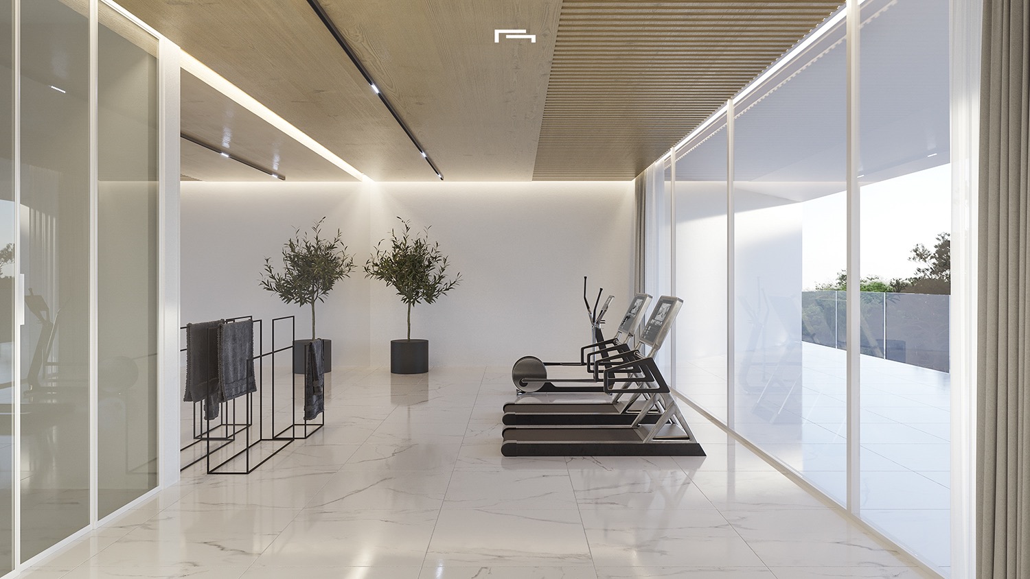 Privé fitnessruimte met witte marmeren vloeren, houten plafondpanelen en glazen wanden. Voorzien van loopbanden en veel natuurlijke lichtinval.