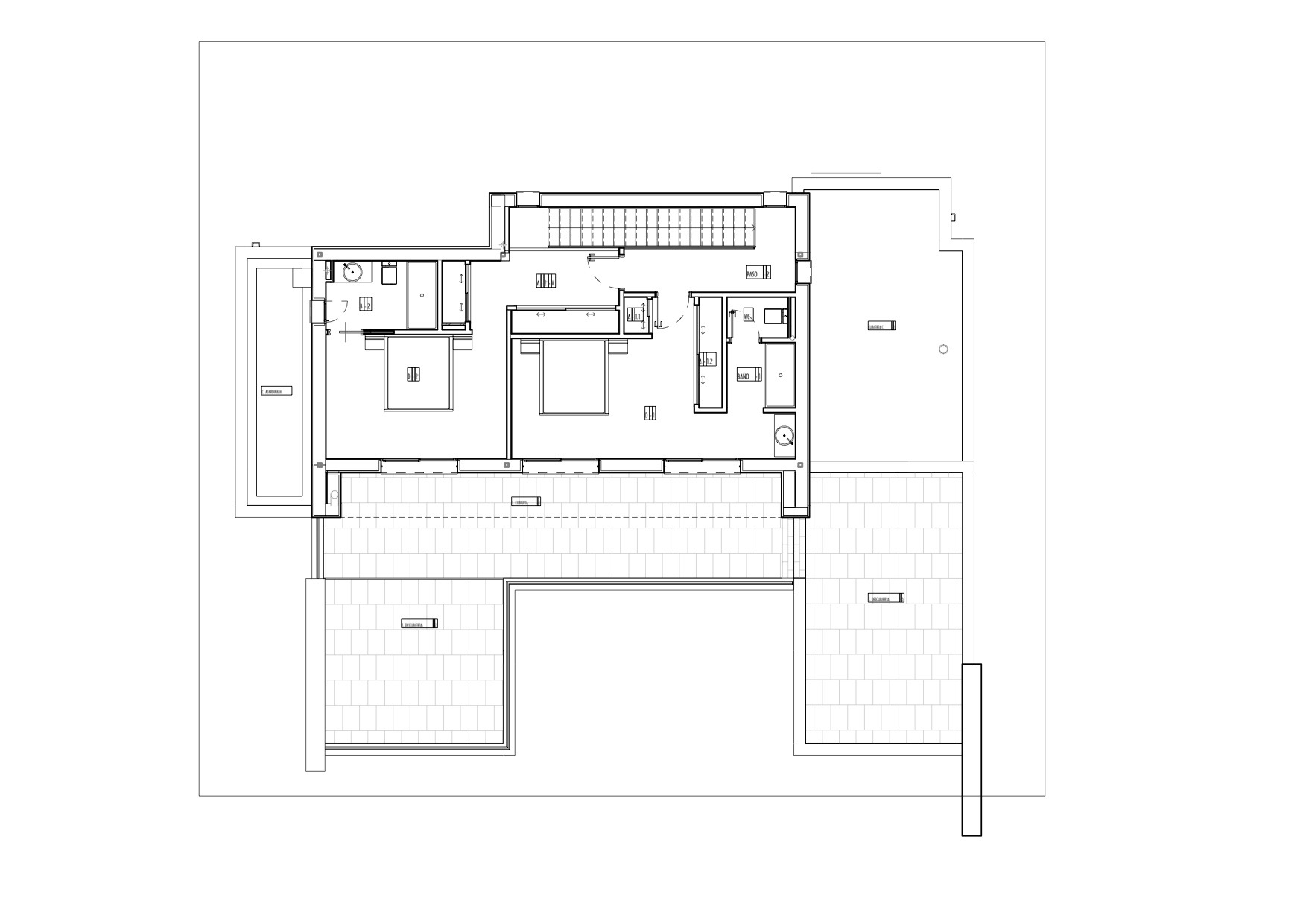 Gedetailleerd architectonisch plan van een moderne villa met zwembad en terrassen.