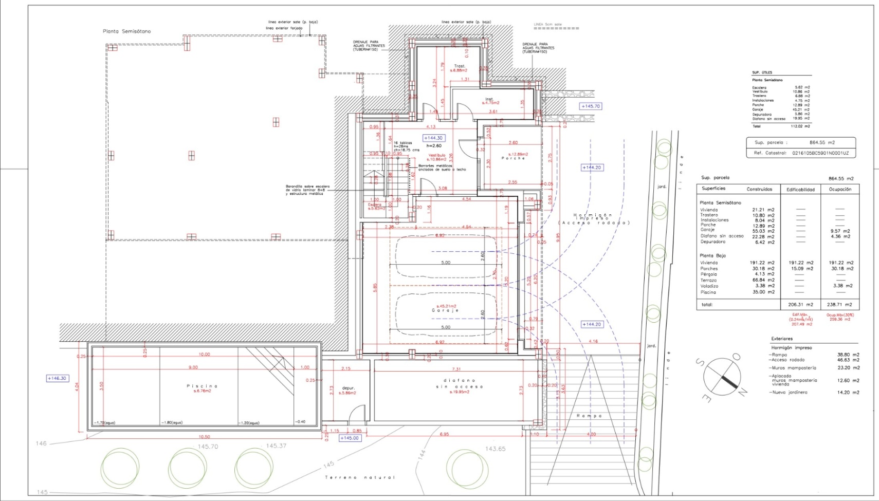 Gedetailleerde technische plattegrond van het souterrain met dubbele garage, bergingen, technische ruimtes en de indeling van het zwembad van 35 m².