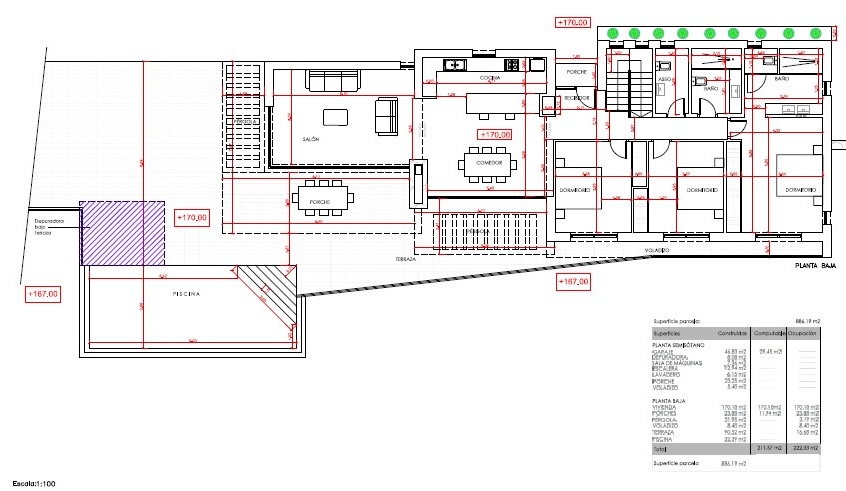 Gedetailleerde plattegrond van de begane grond met de indeling van de woon-eetkamer, open keuken, drie slaapkamers, privézwembad en ruime terrassen.