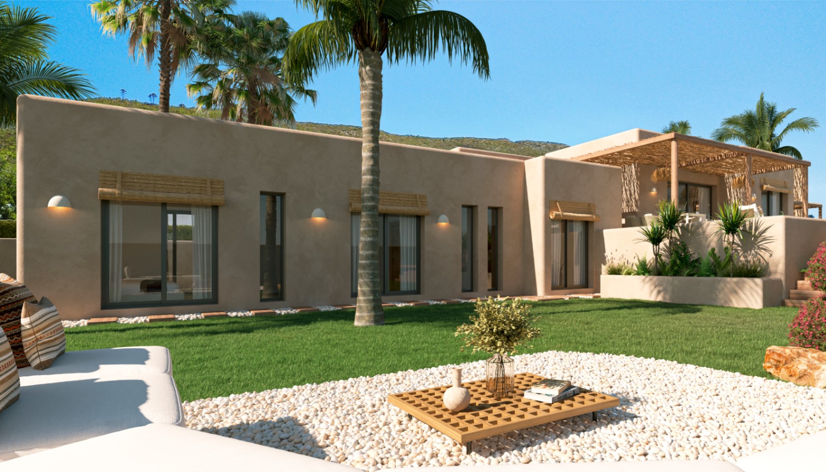 Mediterrane gevel in aardetinten met donkere kozijnen, natuurlijke vezelgordijnen en een tuin met gazon, palmbomen en een zithoek op wit grind.