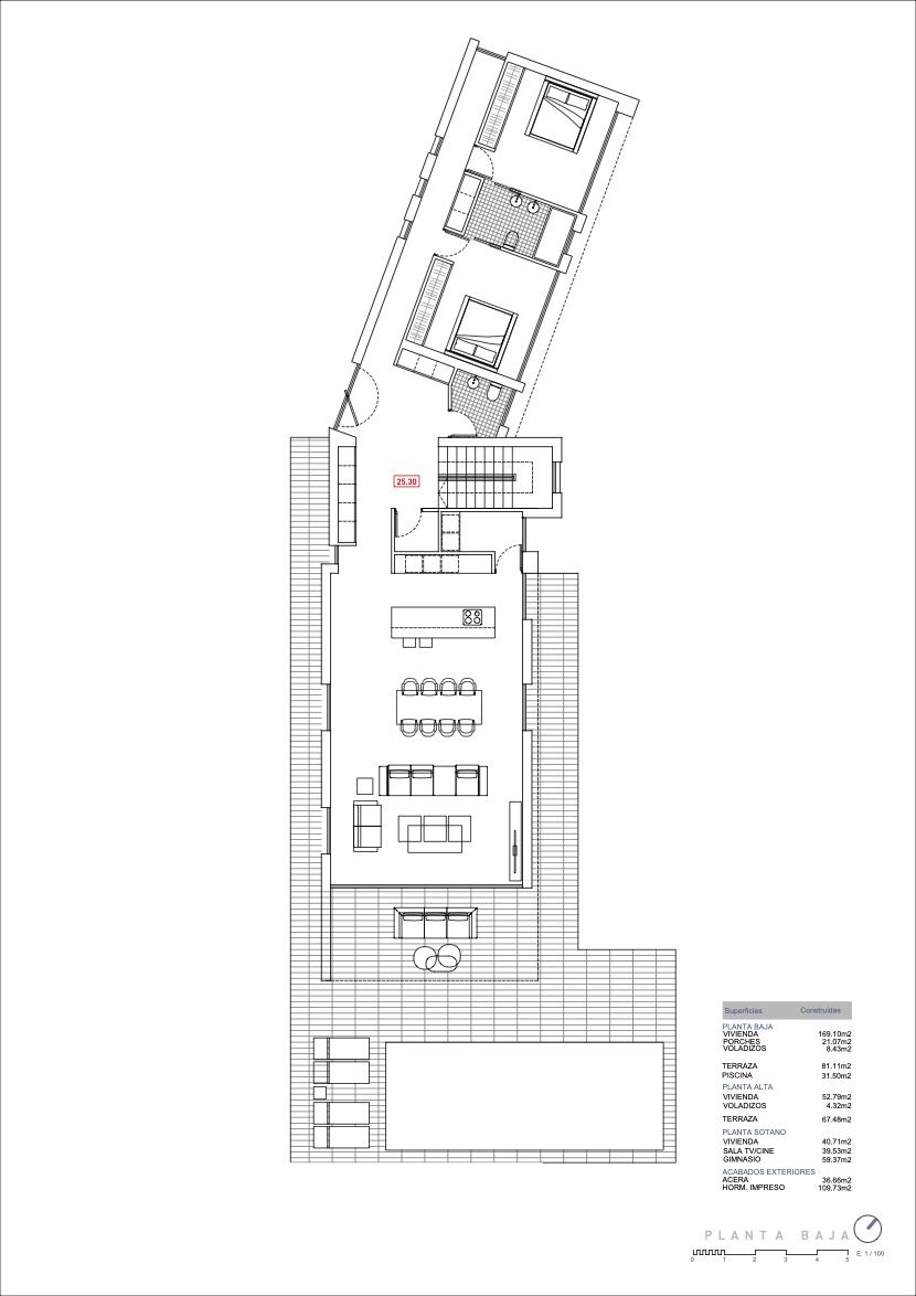 Technische plattegrond van de begane grond met de open woonkamer, keuken met kookeiland, twee slaapkamers en het ruime terras met privézwembad.