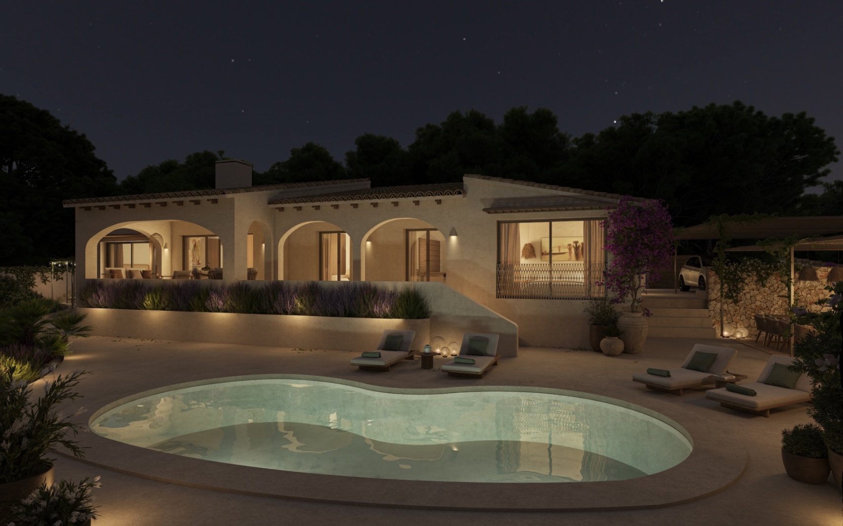 Nachtzicht op de villa met een organisch gevormd zwembad, verlichte bogen en ruime terrassen met ligbedden te midden van mediterrane beplanting.