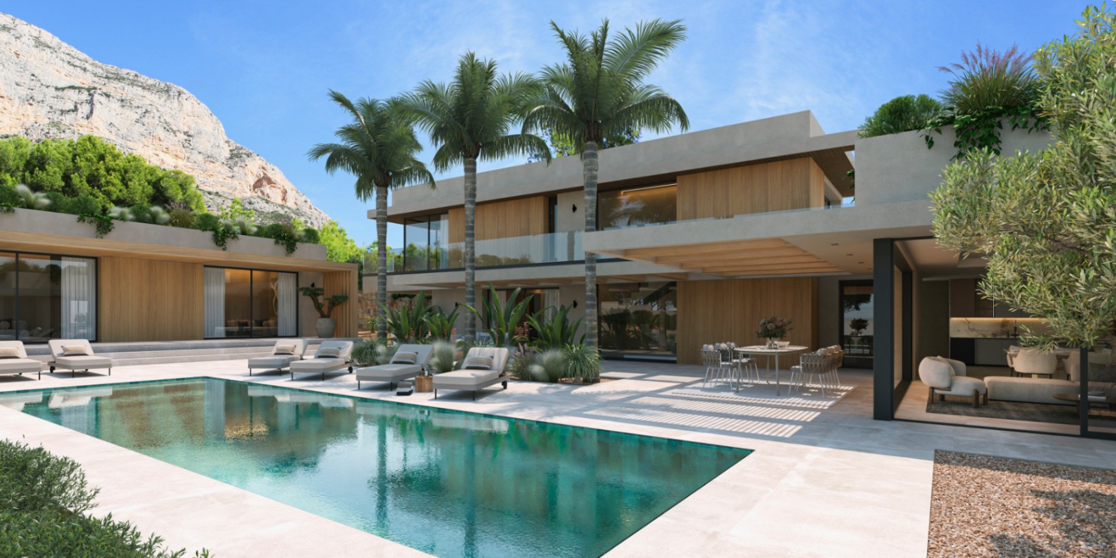Exterieur van een moderne villa met zwembad, houten gevelaccenten en mediterrane beplanting tegen de achtergrond van de Montgó-berg.