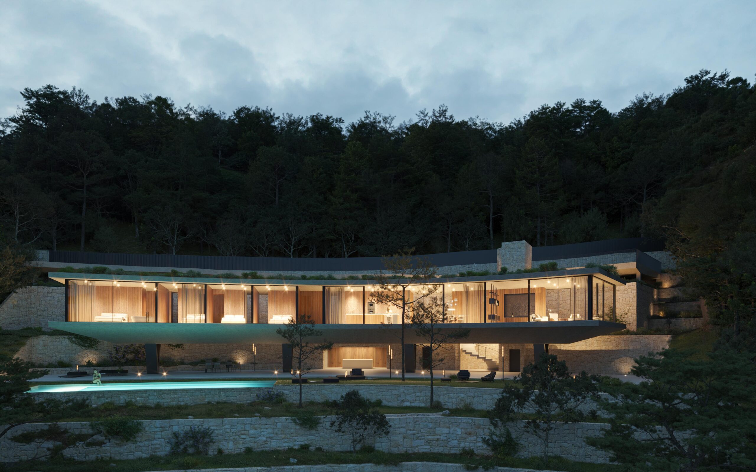 Moderne uitkragende villa met kamerhoge glaswanden en houten interieur, gelegen tegen een beboste heuvel met natuurstenen terrassen en een zwembad.