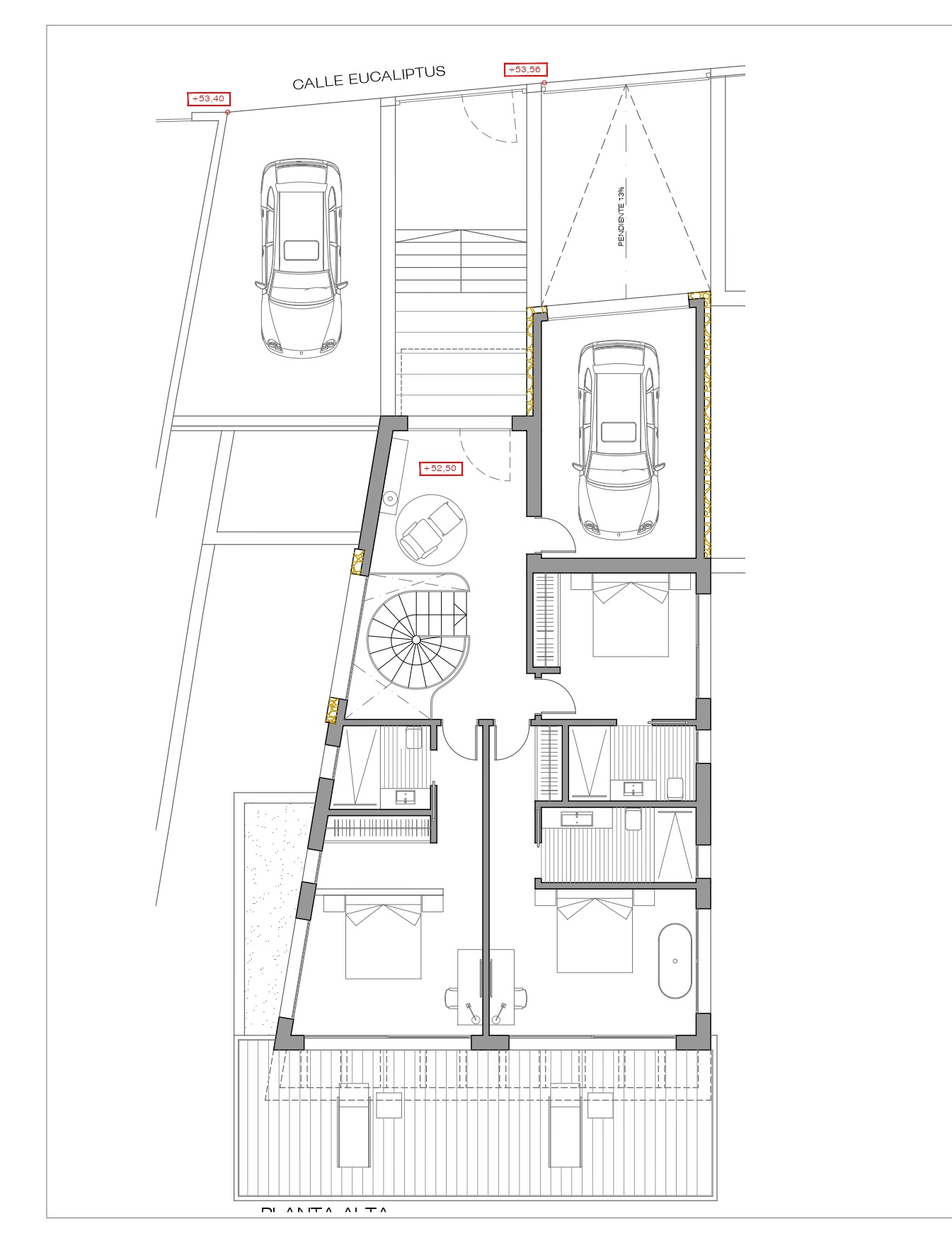 Architecturale plattegrond van de bovenverdieping met garage, drie slaapkamers, een wenteltrap en een royaal terras voorzien van ligbedden.
