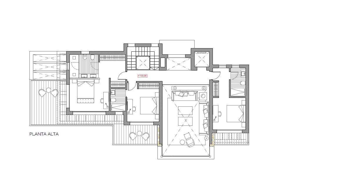 Gedetailleerde plattegrond van de bovenverdieping met drie slaapkamers met en-suite badkamers, liftschacht, centraal trappenhuis en ruime buitenterrassen.
