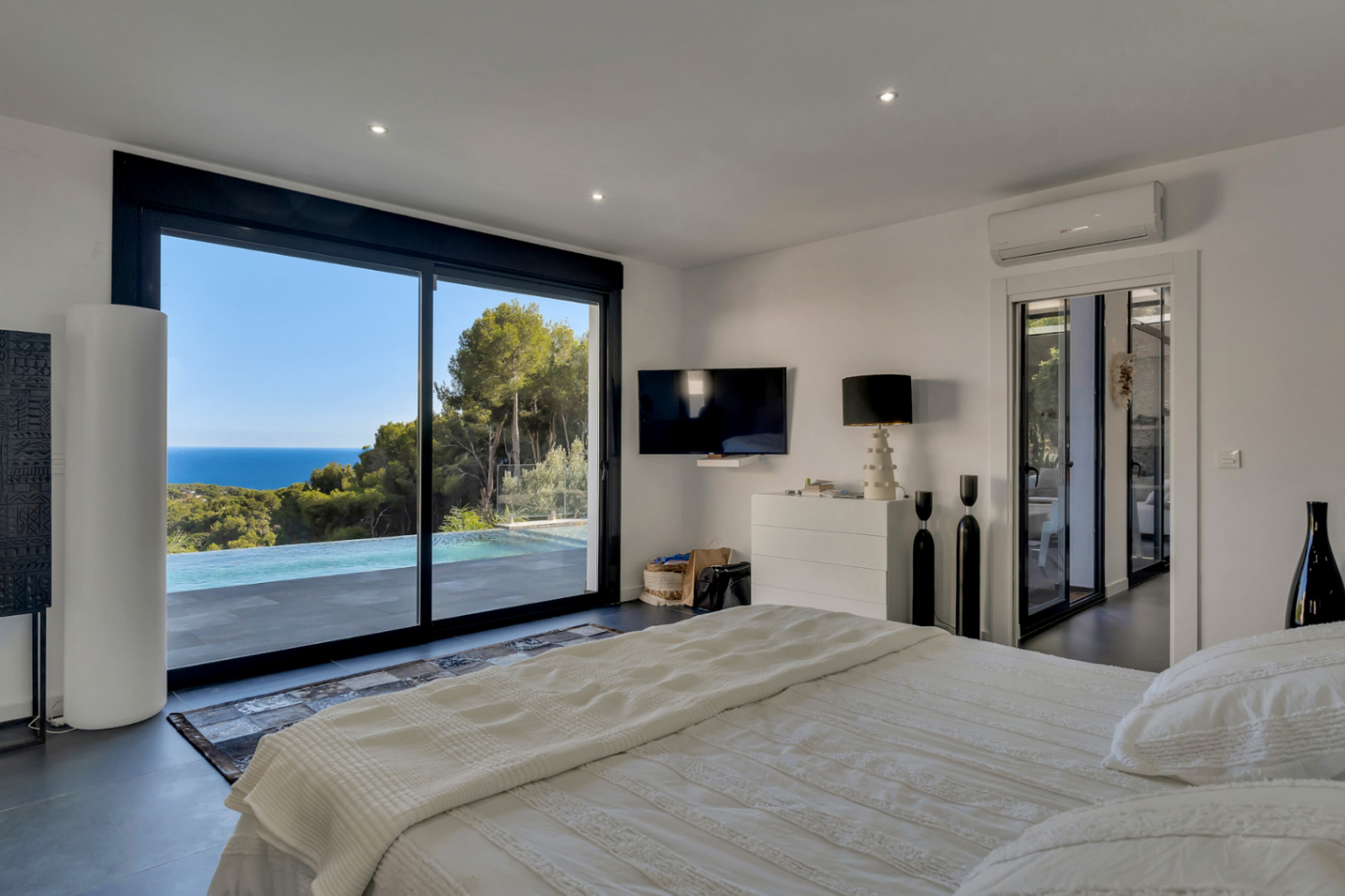 Moderne villa met vier slaapkamers in Moraira met zeezicht en verwarmd zwembad