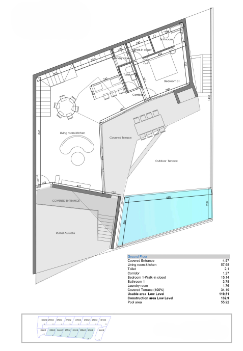 Gedetailleerde plattegrond van de begane grond met een open woonkamer, master suite met inloopkast en een ruim terras met een privézwembad van 55 m².