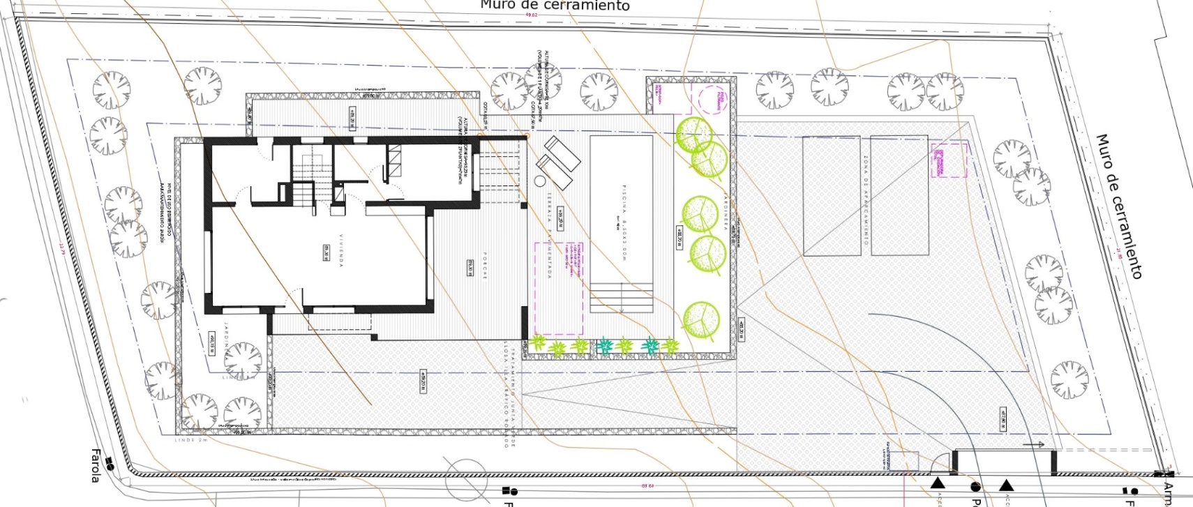 Technisch inplantingsplan met de indeling van de villa, parkeerplaats, verhard terras en het zwembad van 8,5x3m op het perceel in Jávea.