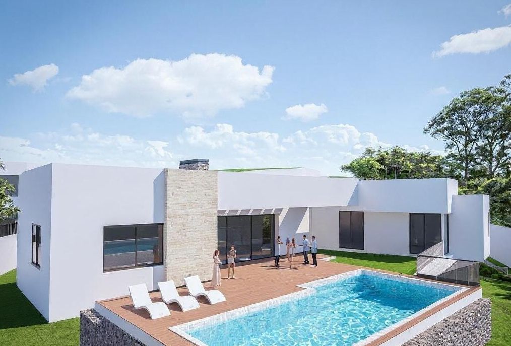 Moderne buitenarchitectuur met zwembad, houten terras en witte gevel, geaccentueerd door natuursteen en grote glazen schuifpuien.